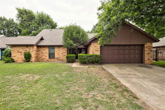 421 Golden Oaks Drive, Norman, OK 73072