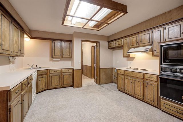 421 Golden Oaks Drive, Norman, OK 73072