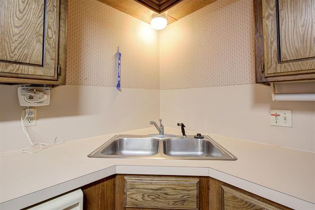 421 Golden Oaks Drive, Norman, OK 73072