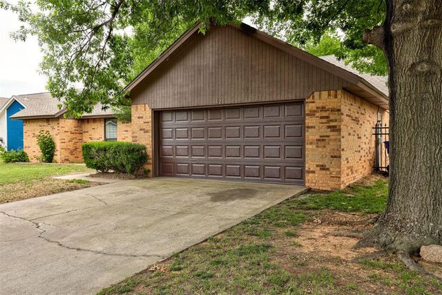421 Golden Oaks Drive, Norman, OK 73072