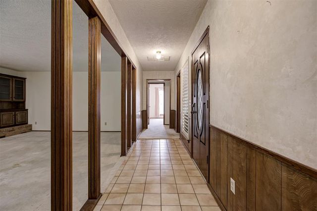 421 Golden Oaks Drive, Norman, OK 73072