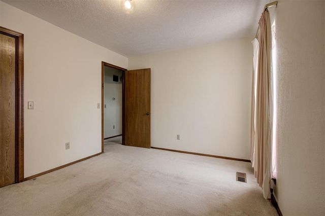 421 Golden Oaks Drive, Norman, OK 73072