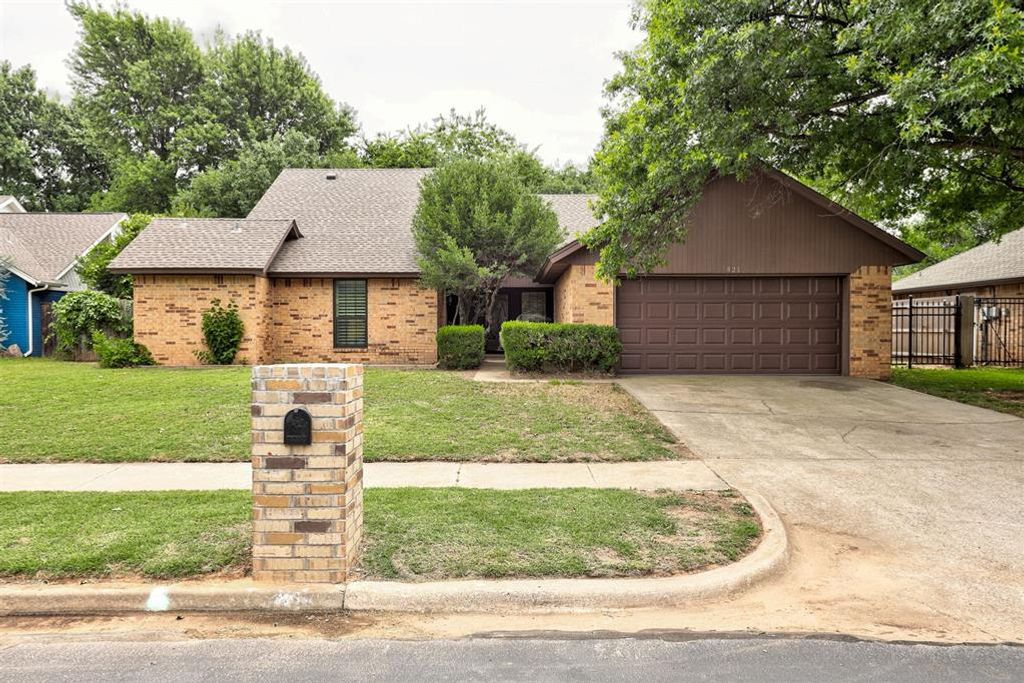 421 Golden Oaks Drive, Norman, OK 73072