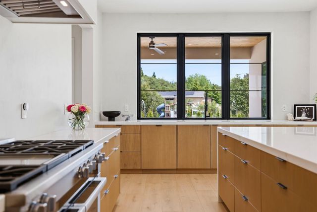 9764 Powerhouse Rd, Newcastle, CA 95658
