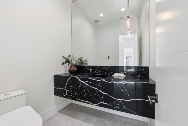 9764 Powerhouse Rd, Newcastle, CA 95658