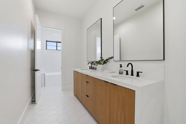 9764 Powerhouse Rd, Newcastle, CA 95658