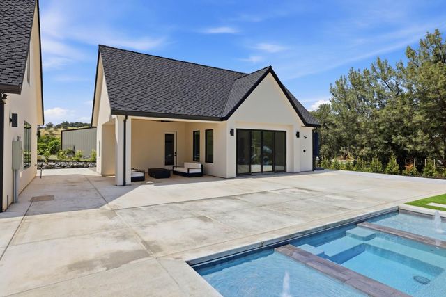 9764 Powerhouse Rd, Newcastle, CA 95658