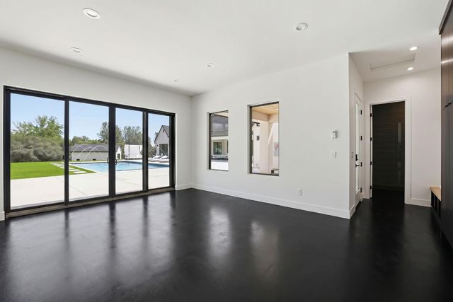 9764 Powerhouse Rd, Newcastle, CA 95658