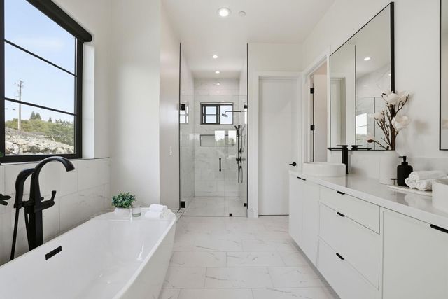 9764 Powerhouse Rd, Newcastle, CA 95658