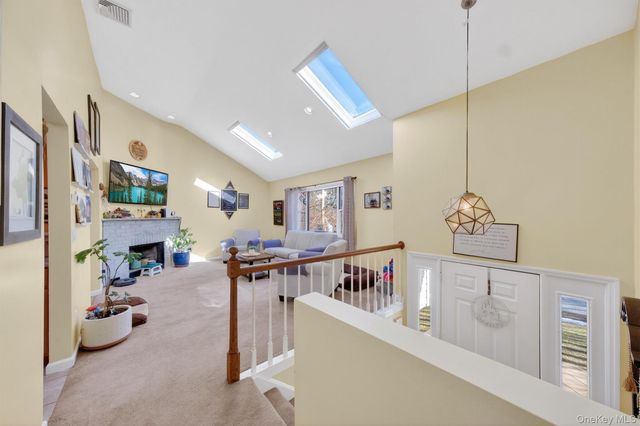 13 Timberline Drive, Poughkeepsie, NY 12603