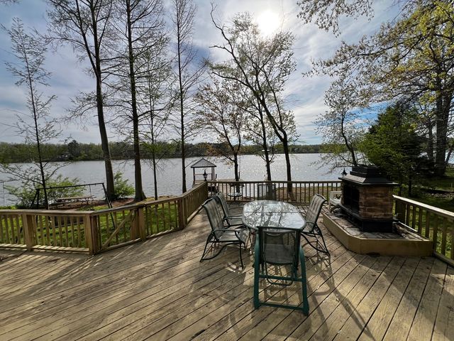 20062 N Shore Lane, West Frankfort, IL 62896