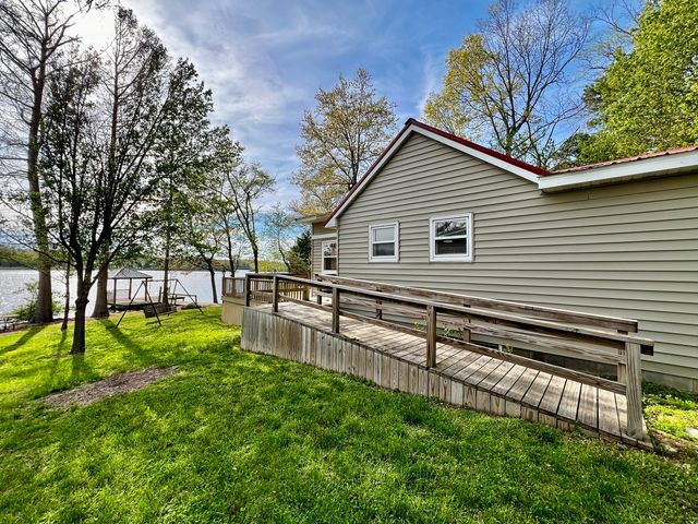 20062 N Shore Lane, West Frankfort, IL 62896