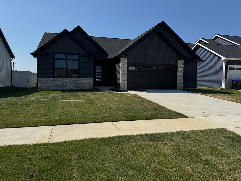 6105 Wrigley Drive, Bloomington, IL 61705