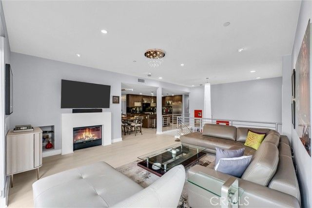 89 Lennox, Irvine, CA 92612