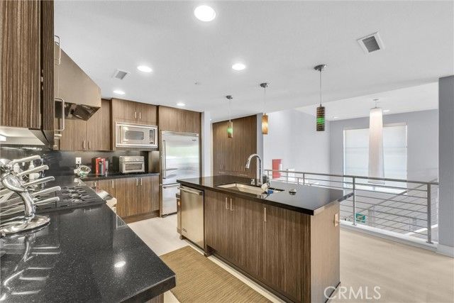 89 Lennox, Irvine, CA 92612