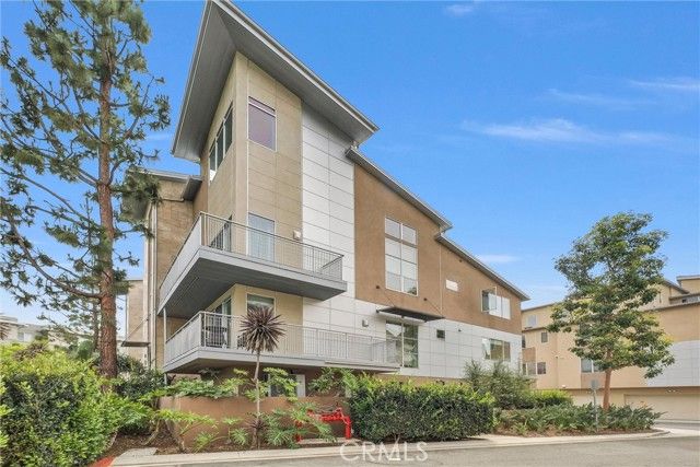 89 Lennox, Irvine, CA 92612