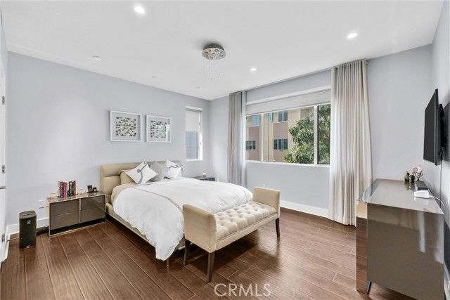 89 Lennox, Irvine, CA 92612