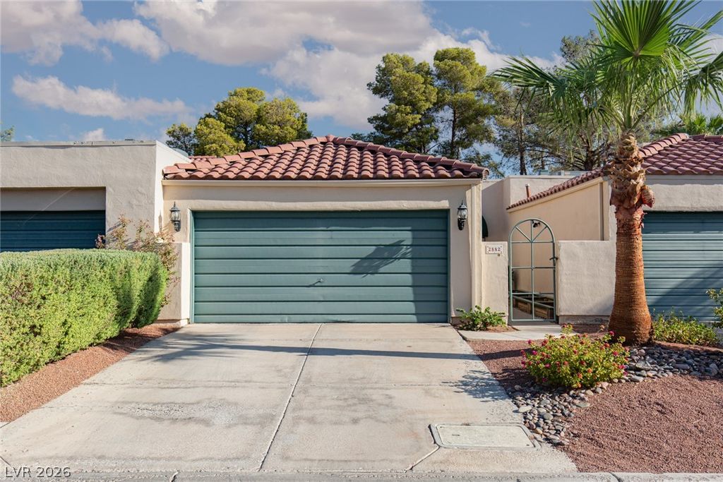 2882 Bridgepointe Drive, Las Vegas, NV 89121 — photo 2