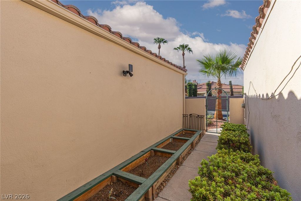 2882 Bridgepointe Drive, Las Vegas, NV 89121 — photo 5