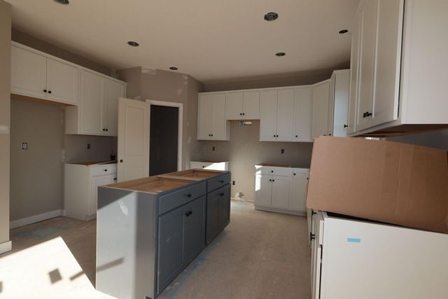 301 Reign Way, Pataskala, OH 43062