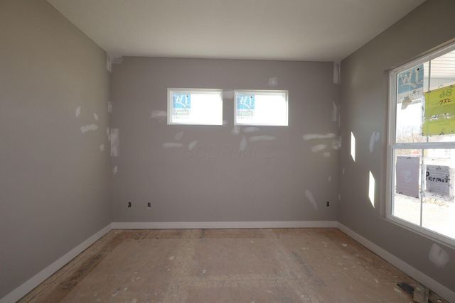 301 Reign Way, Pataskala, OH 43062