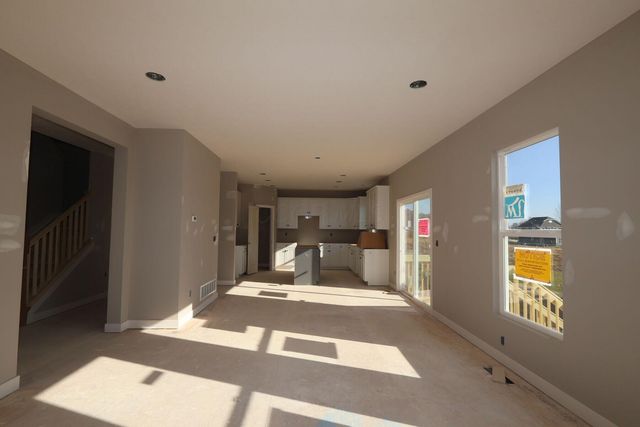 301 Reign Way, Pataskala, OH 43062