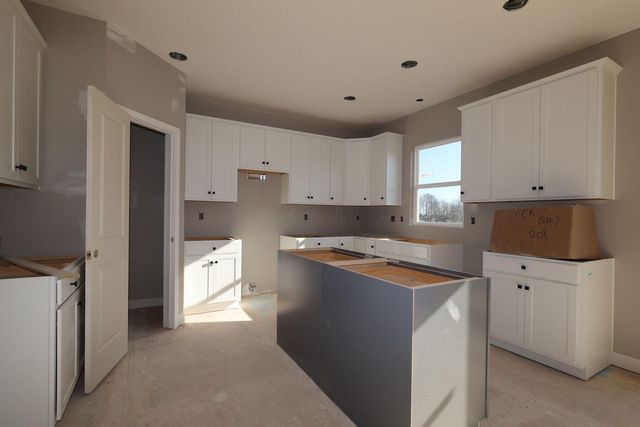 301 Reign Way, Pataskala, OH 43062