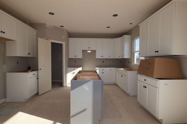 301 Reign Way, Pataskala, OH 43062