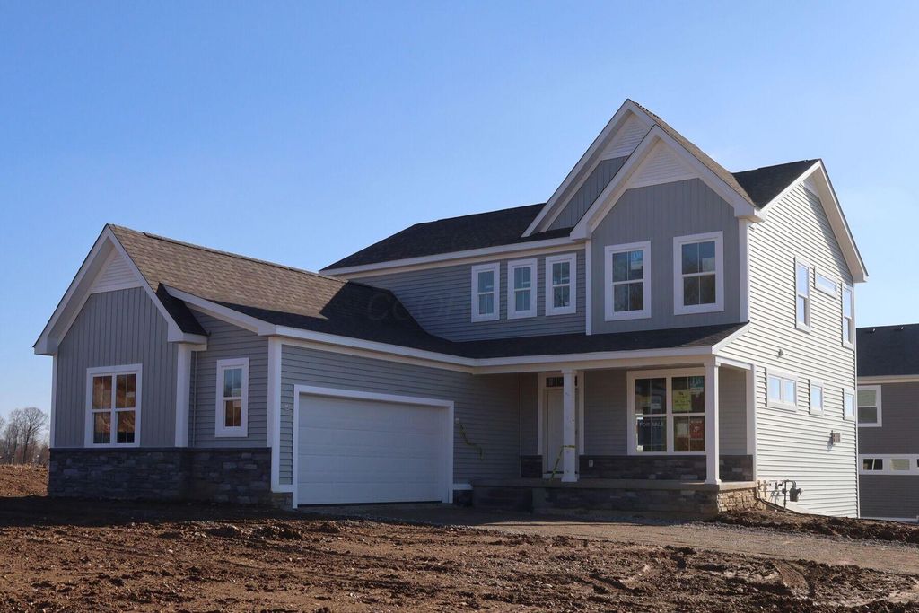 301 Reign Way, Pataskala, OH 43062