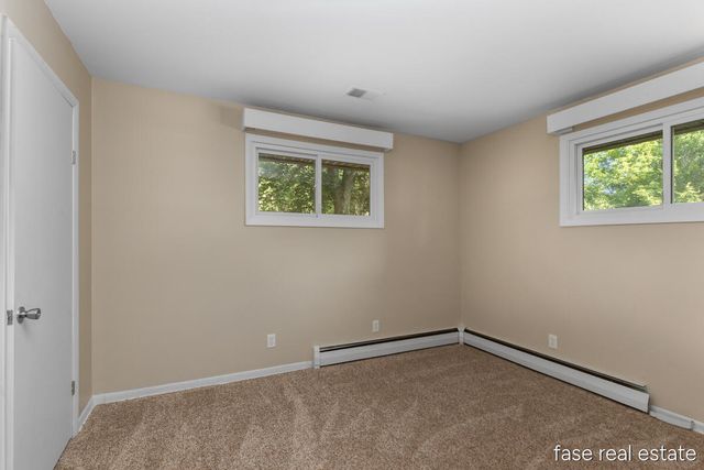 7676 Courtland Drive NE, Rockford, MI 49341