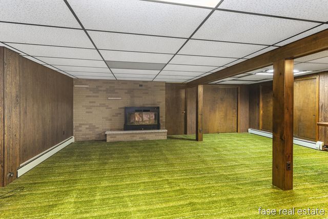 7676 Courtland Drive NE, Rockford, MI 49341