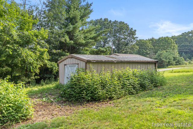 7676 Courtland Drive NE, Rockford, MI 49341