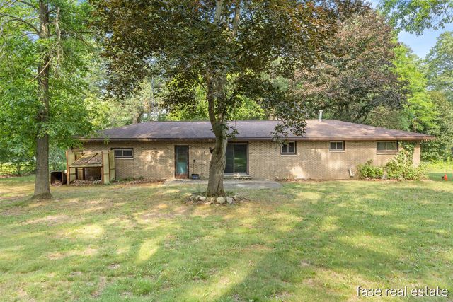 7676 Courtland Drive NE, Rockford, MI 49341