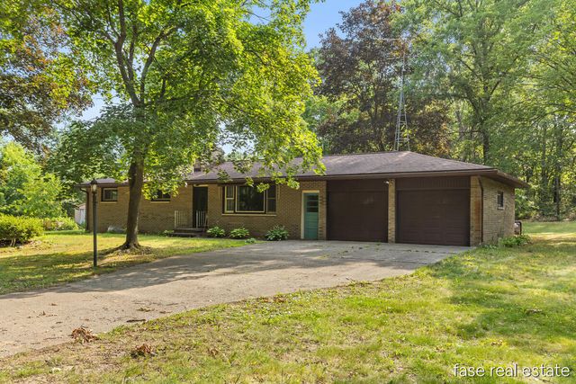 7676 Courtland Drive NE, Rockford, MI 49341