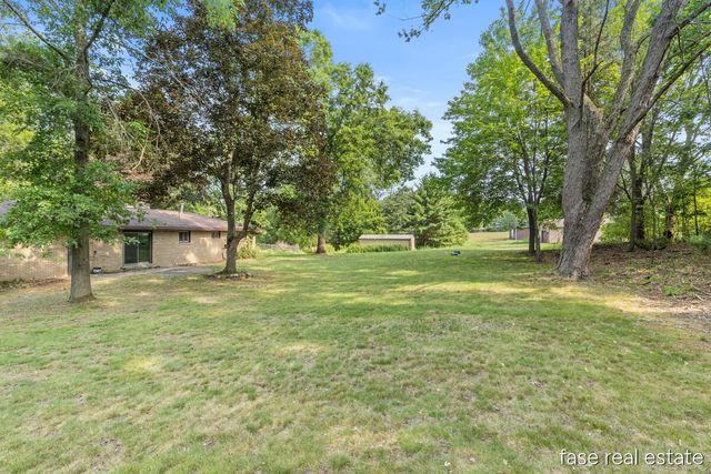 7676 Courtland Drive NE, Rockford, MI 49341