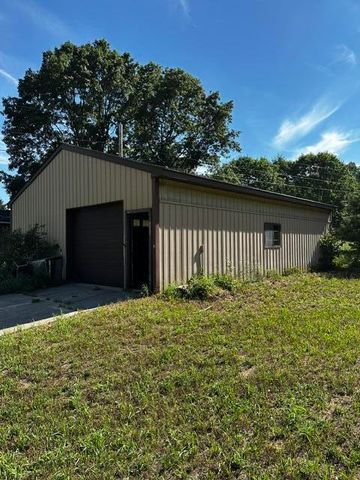7676 Courtland Drive NE, Rockford, MI 49341