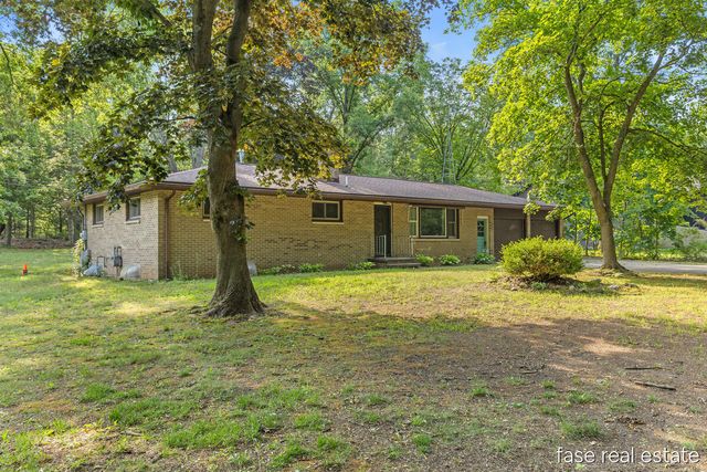 7676 Courtland Drive NE, Rockford, MI 49341