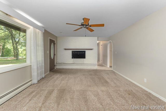 7676 Courtland Drive NE, Rockford, MI 49341