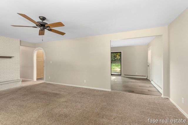 7676 Courtland Drive NE, Rockford, MI 49341