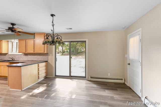 7676 Courtland Drive NE, Rockford, MI 49341