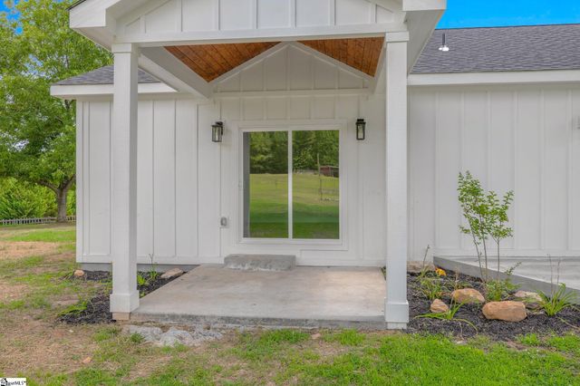 2024 Edwards Lake Road, Greer, SC 29651