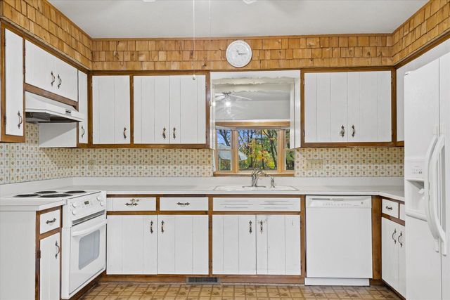 9370 S 46th STREET, Franklin, WI 53132