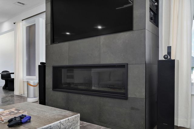 1527 N Edgemont Circle, Springfield, MO 65802