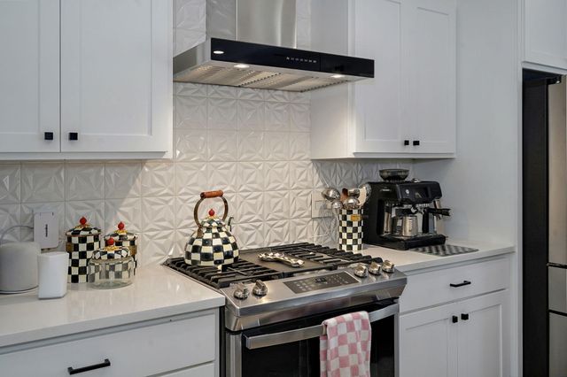 1527 N Edgemont Circle, Springfield, MO 65802