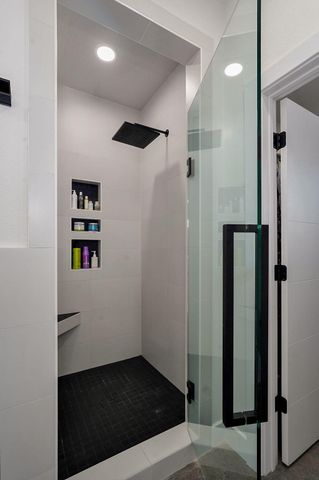 1527 N Edgemont Circle, Springfield, MO 65802