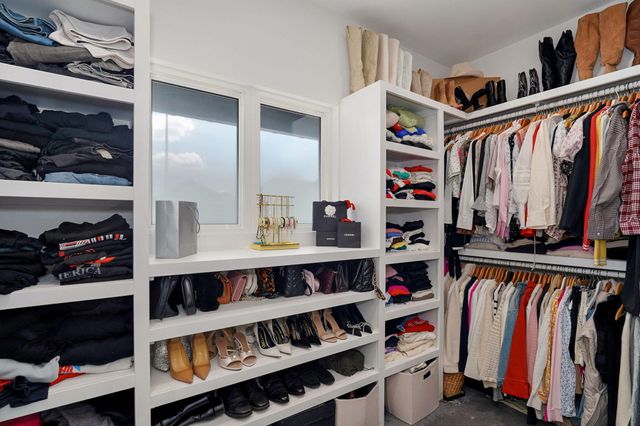 1527 N Edgemont Circle, Springfield, MO 65802