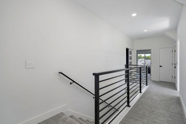 1527 N Edgemont Circle, Springfield, MO 65802