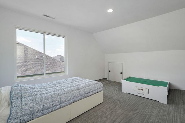 1527 N Edgemont Circle, Springfield, MO 65802