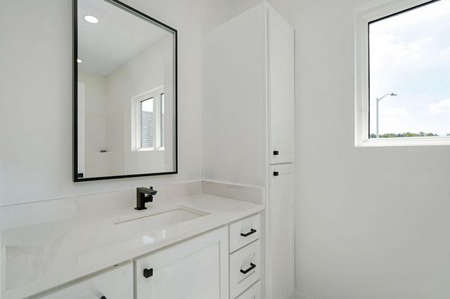 1527 N Edgemont Circle, Springfield, MO 65802