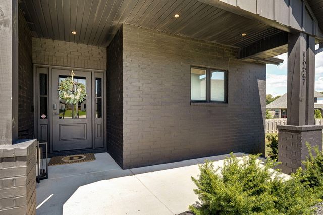 1527 N Edgemont Circle, Springfield, MO 65802